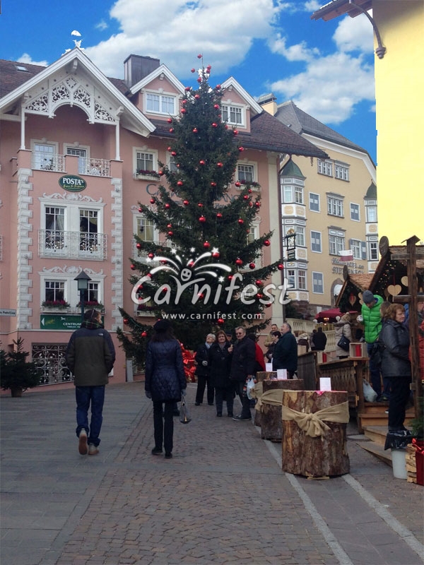 Ortisei Christmas market - CarniFest Online Photo © All Rights Reserved