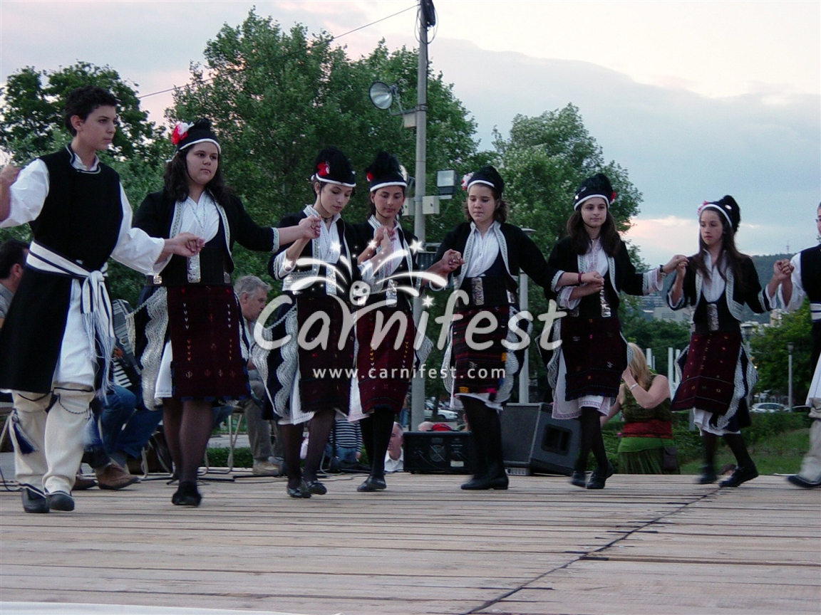 Greece, Traditional dance  in Thessaloniki - Photo by CarniFest Online © All Rights Reserved