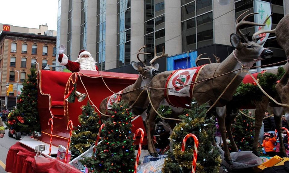 Help Santa Toy Parade - Photo: toyparade.ca