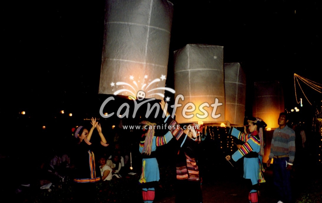 Thai flying lanterns - CarniFest Online Photo © All Rights Reserved